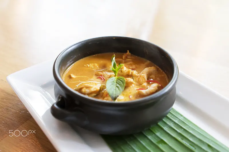 Cà ri gà nấu với nước cốt dừa nguyên chất